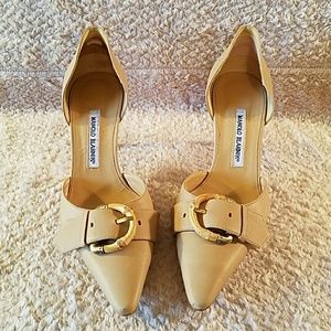Manolo Blahnik Beige Leather Pumps